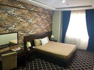 Отель Kristal Hotel Баку Люкс с 2 спальнями-1