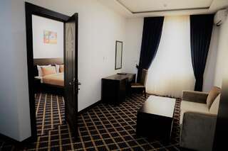 Отель Kristal Hotel Баку Трехместный номер «Комфорт»-1