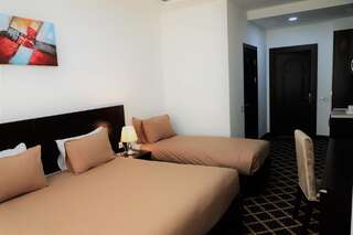 Отель Kristal Hotel Баку Трехместный номер «Комфорт»-2