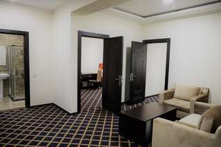 Отель Kristal Hotel Баку Люкс с 2 спальнями-2