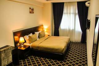 Отель Kristal Hotel Баку Люкс с 2 спальнями-9